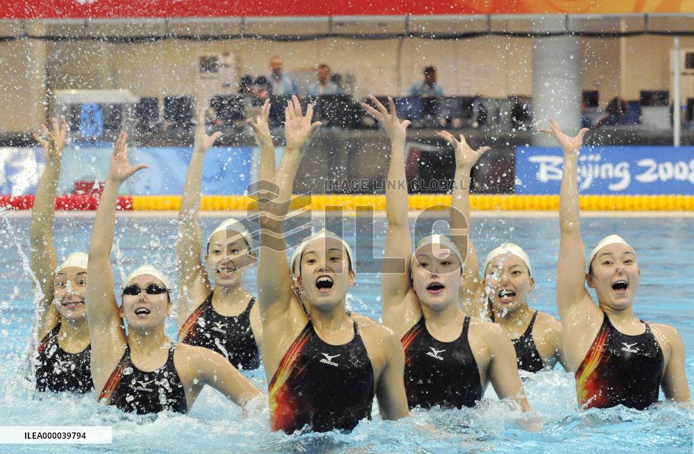 Japan's synchronized swimming team practices in Beijing