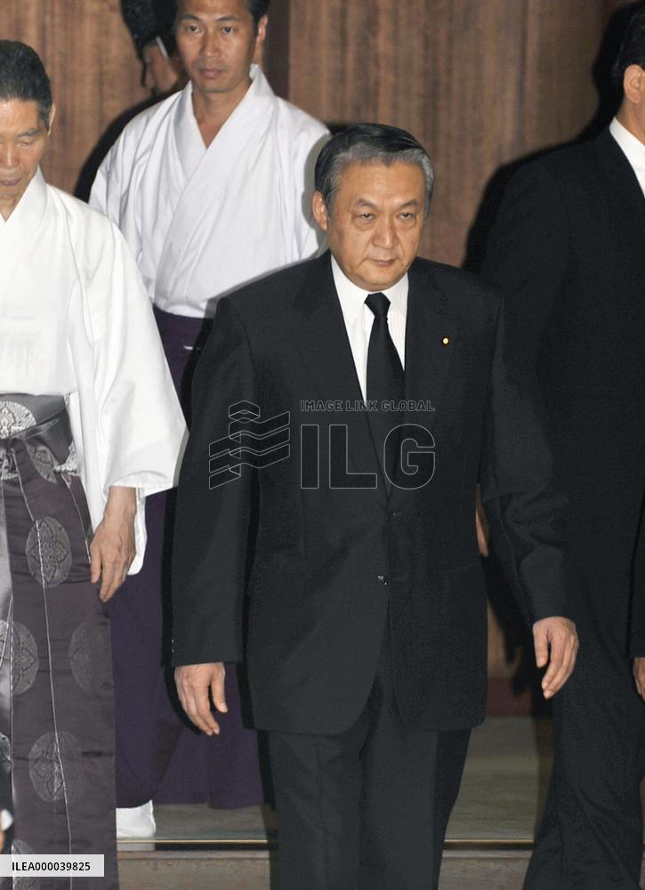 Agriculture minister Ota visits Yasukuni Shrine