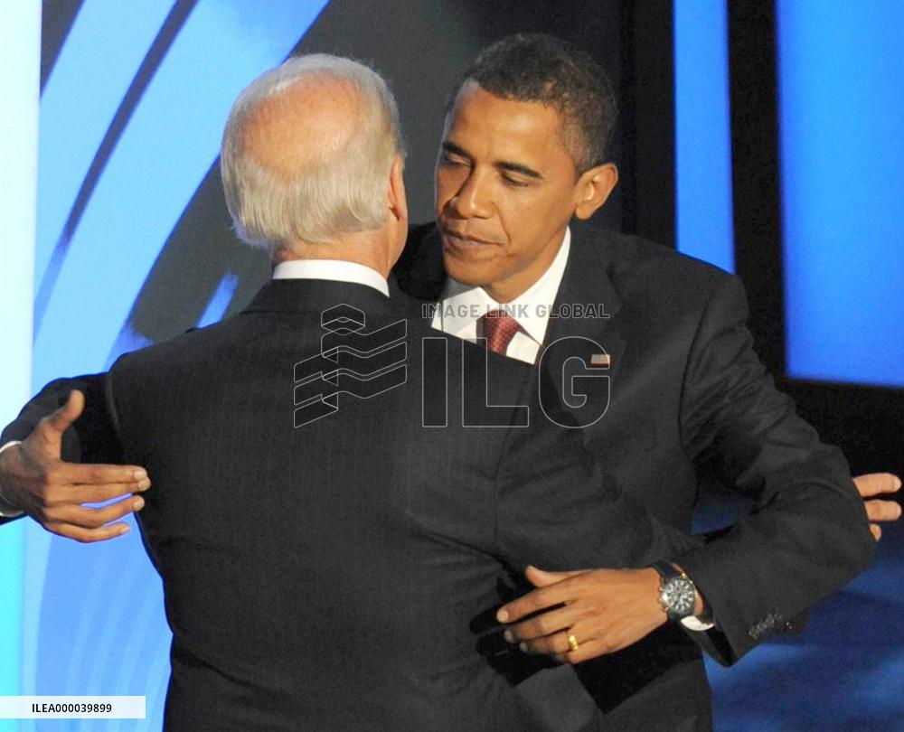 Obama formally nominated as Democratic White House candidate