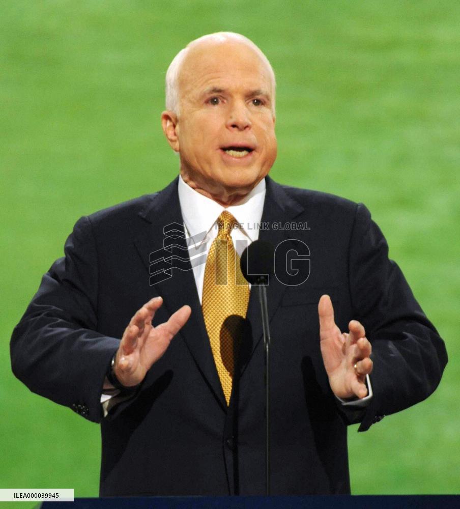 McCain gives nomination acceptance speech