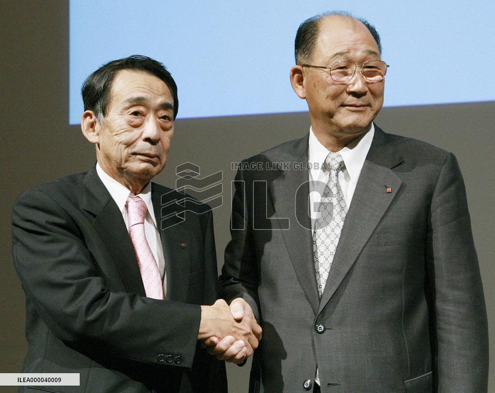 Meiji Dairies, Meiji Seika announce management integration