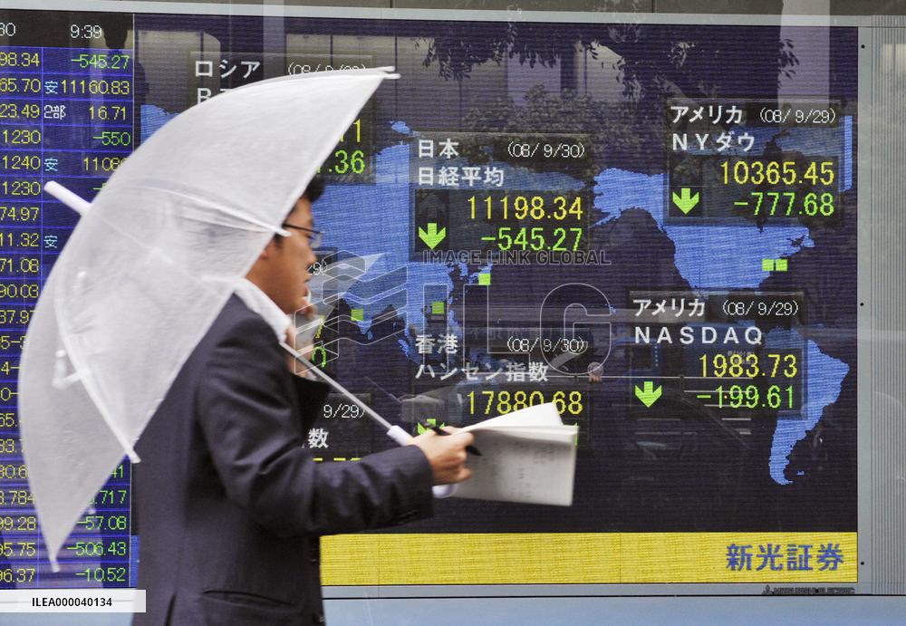 Tokyo stocks fall on historic Wall St. plunge