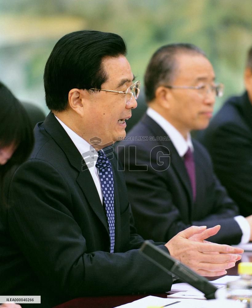 Aso holds talks with Chinese Pres. Hu