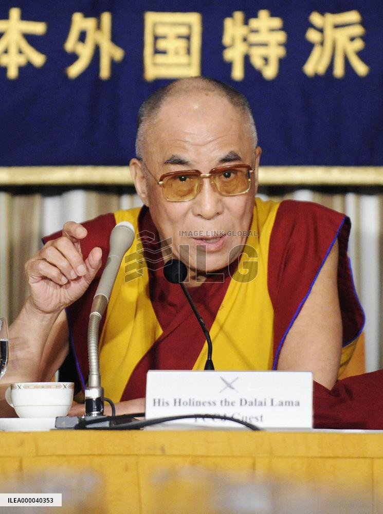 Dalai Lama meets press in Tokyo