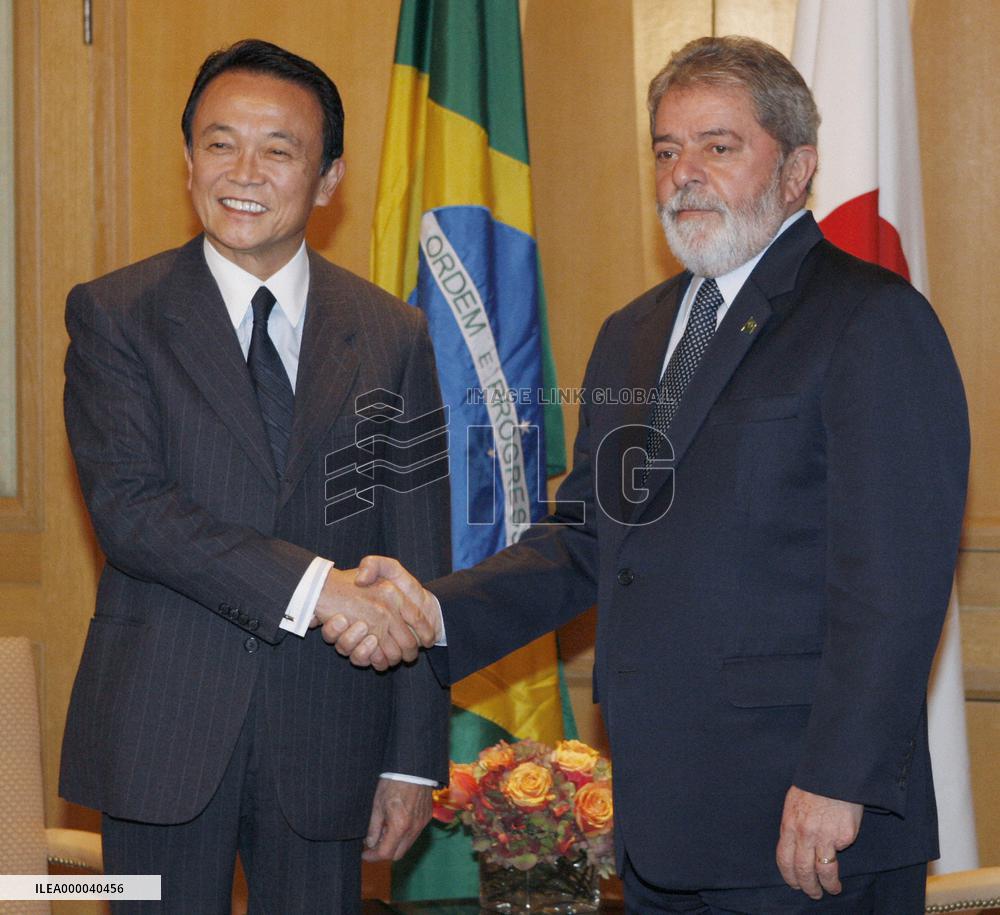 Aso meets Brazilian President Lula