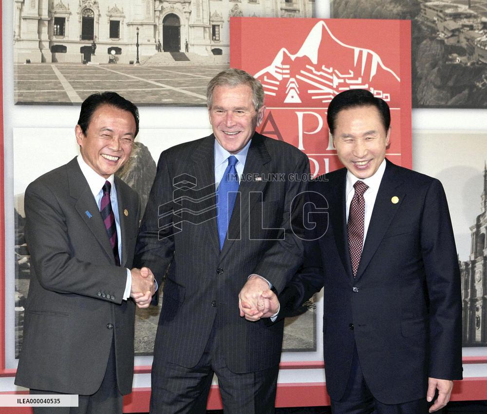 Aso, Bush and Lee hold talks in Lima