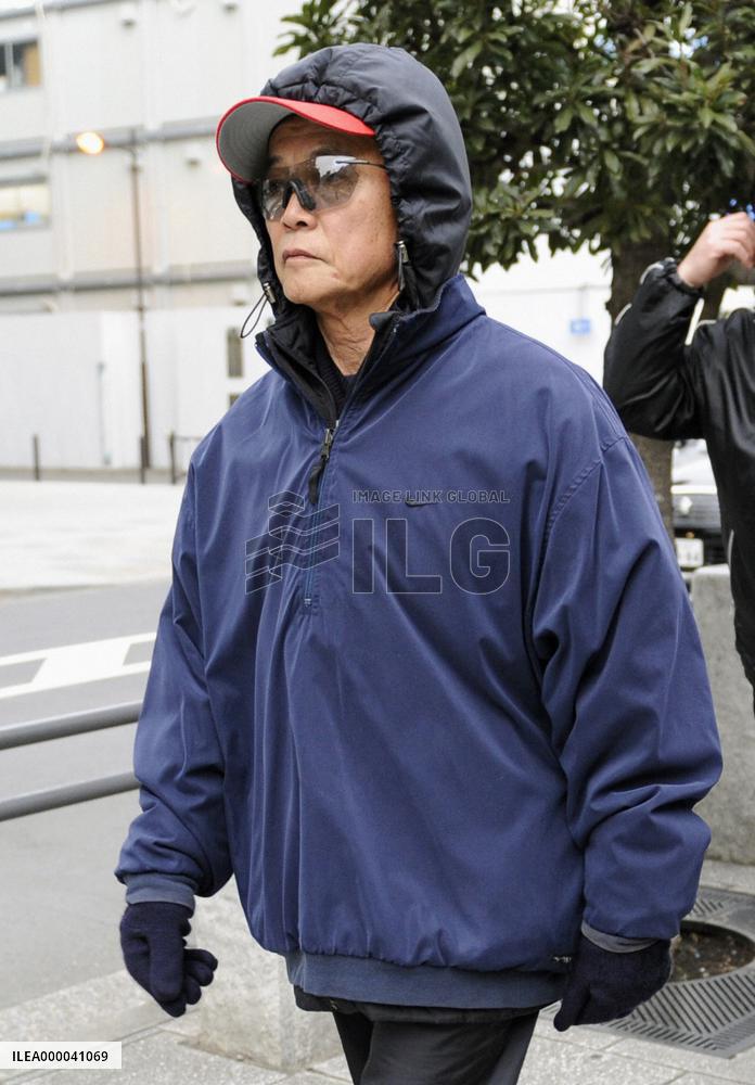 PM Aso goes on 1st walk since moving to official residence