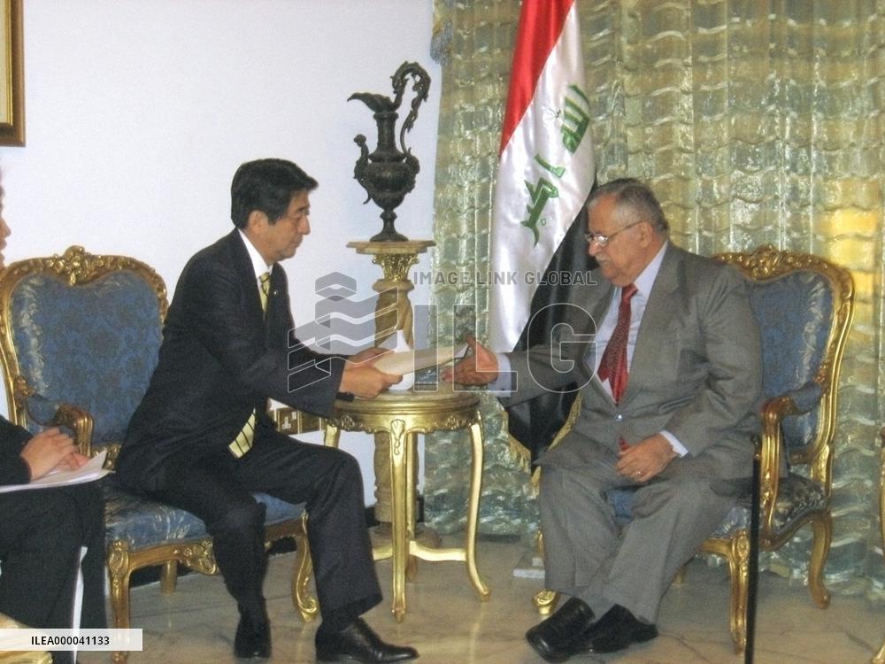 Ex-Prime Minister Abe visits Iraq as Aso's envoy