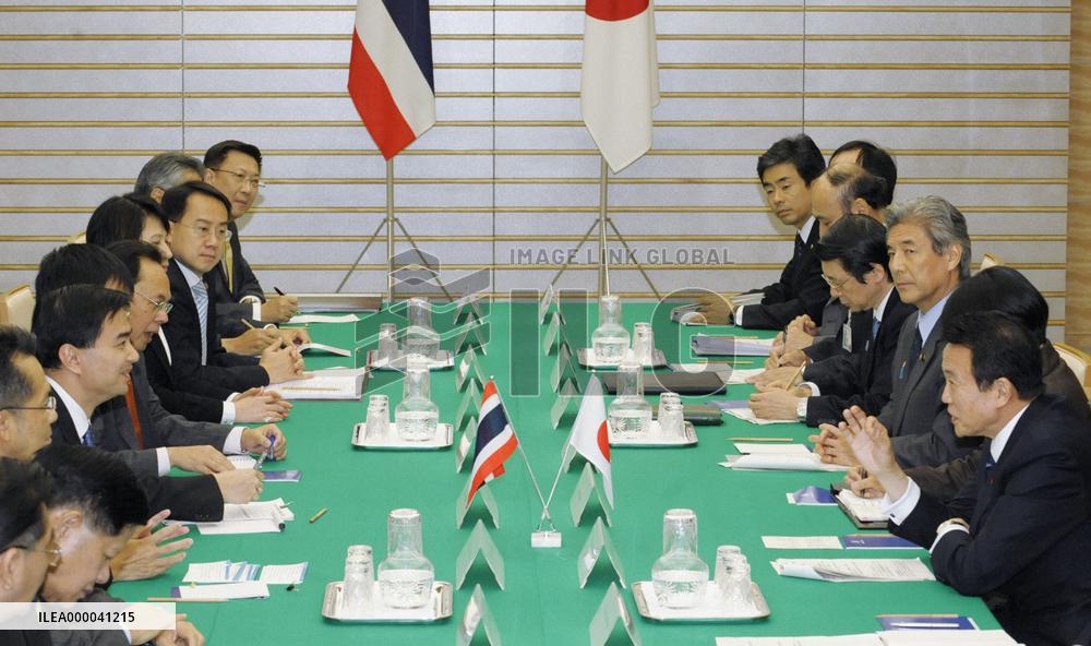 Aso holds talks with Thai PM Abhisit