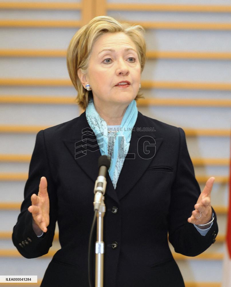 Clinton lands in Japan on 1st trip abroad to engage Asia