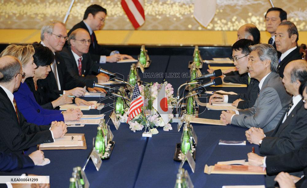 Clinton meets Nakasone to assure Japan of strong alliance