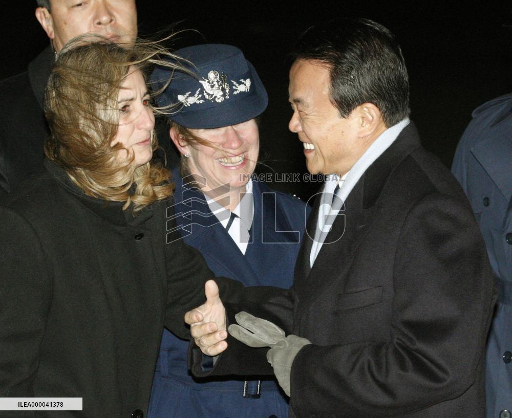 Aso arrives in U.S. for talks with Obama