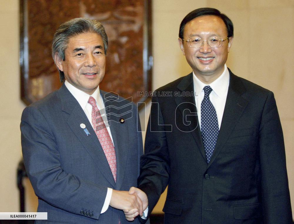 Japan, China hold talks over N. Korea, bilateral rows