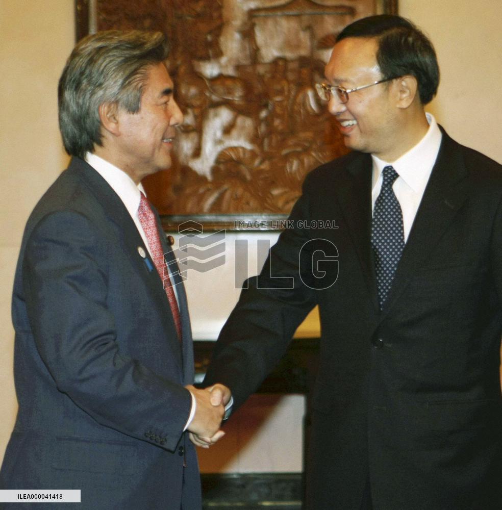 Japan, China hold talks over N. Korea, bilateral rows