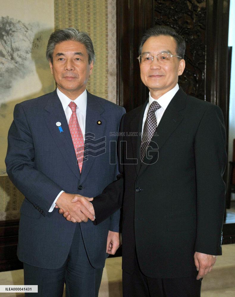 Japan's Nakasone holds talks with Chinese officials