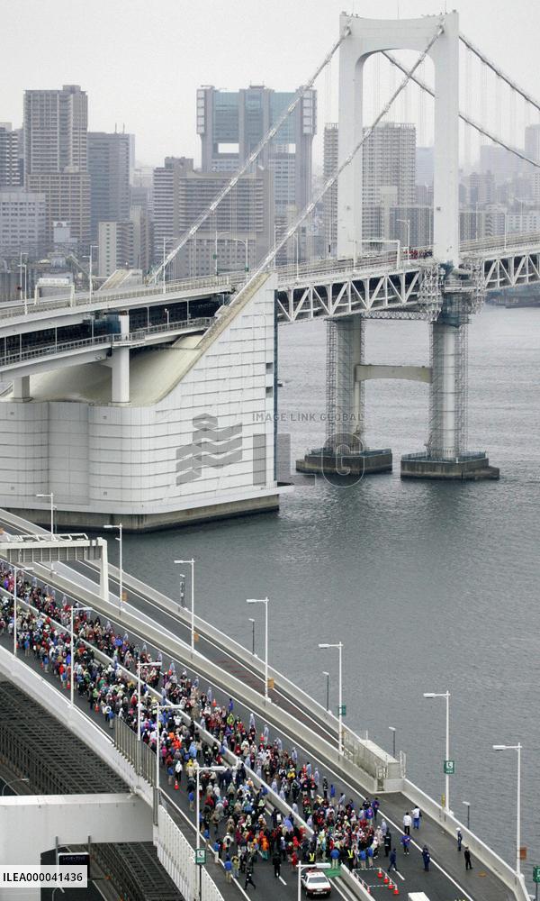 Rainbow Bridge walk promotes Tokyo Olympic bid