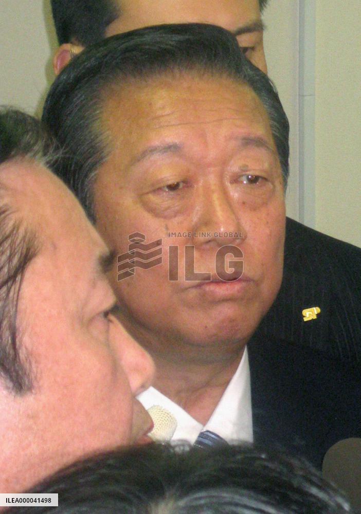 Ozawa reiterates he will not resign despite scandal