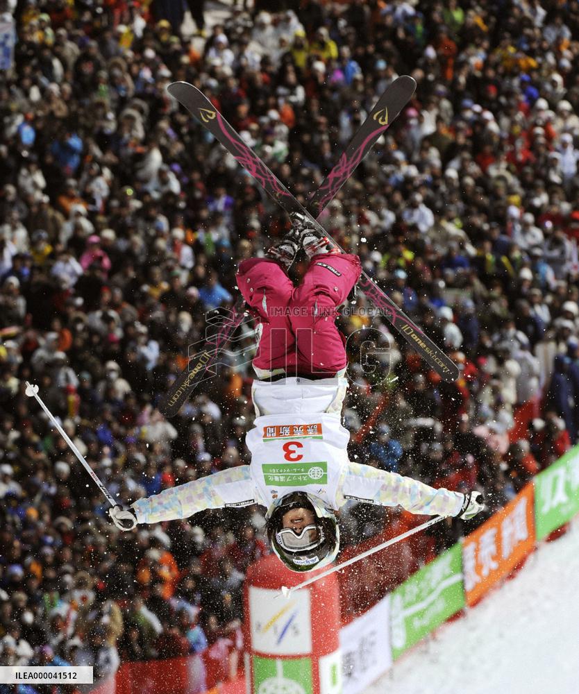 Uemura claims 1st title at freestyle world championships