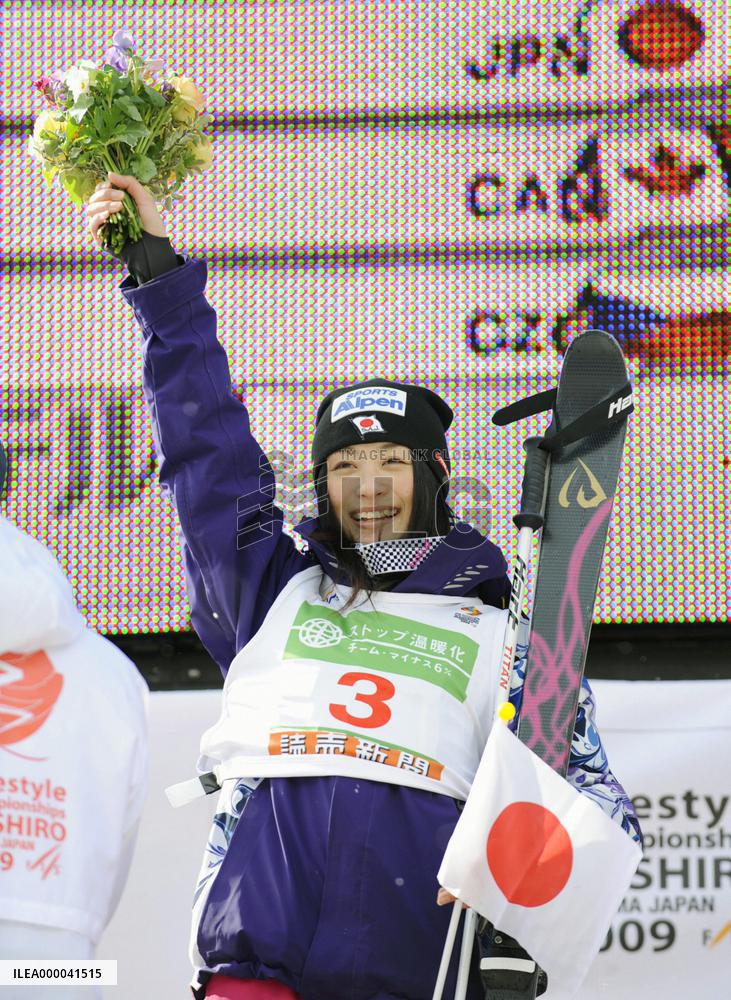 Uemura claims 1st title at freestyle world championships