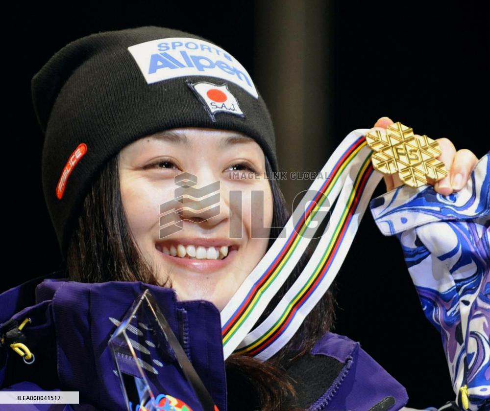 Uemura claims 1st title at freestyle world championships