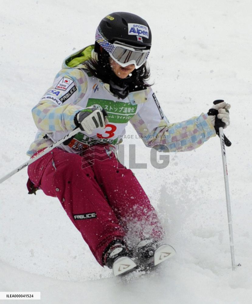 Uemura wins women's dual moguls final at world championships