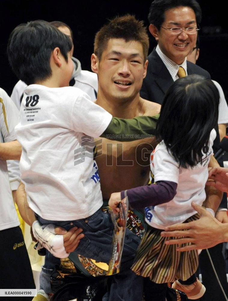 WBC champ Hasegawa defends 8th title with KO of Malinga