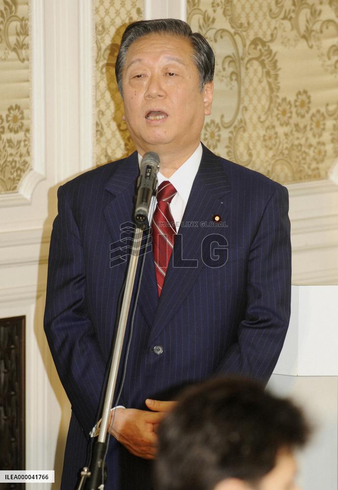 DPJ lawmakers OK Ozawa's decision to stay