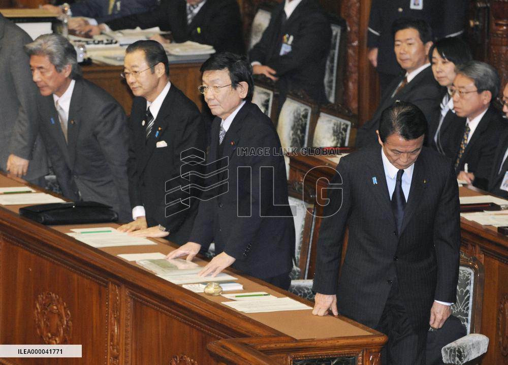 FY 2009 budget, related bills pass Diet, Aso to eye extra budget