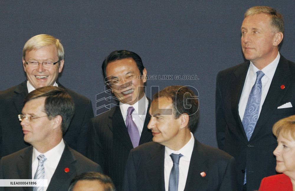 G-20 begin 2nd day of summit, aims for early recovery amid rift