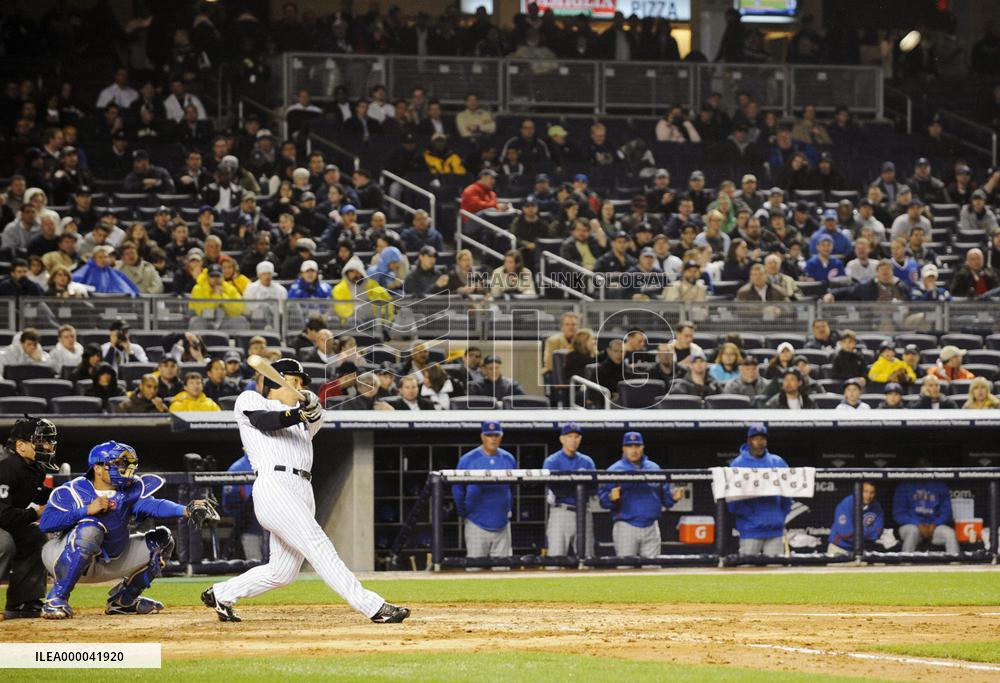 N.Y. Yankees' Matsui hits 2-run homer against Chicago Cubs
