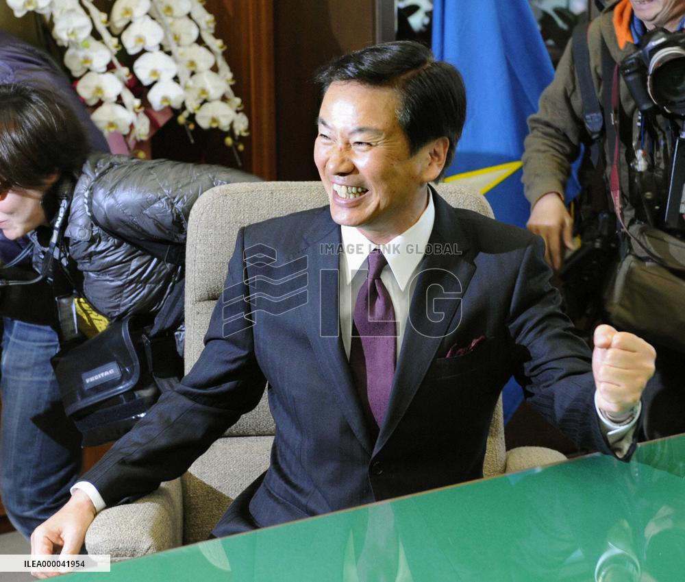Chiba Gov. Morita gets to work