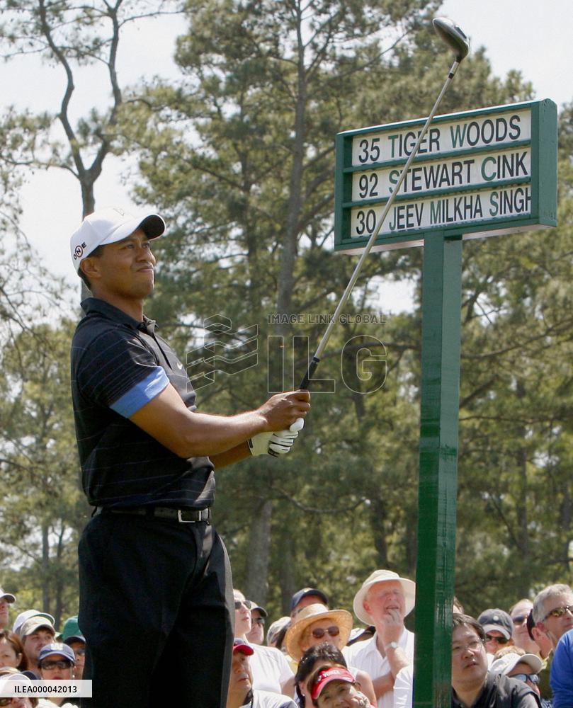 Woods begins Masters tournament