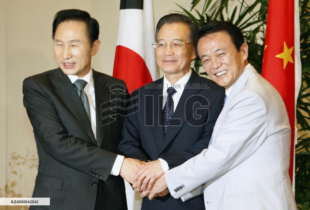 Aso hints Japan will accept UNSC statement on N. Korea's launch