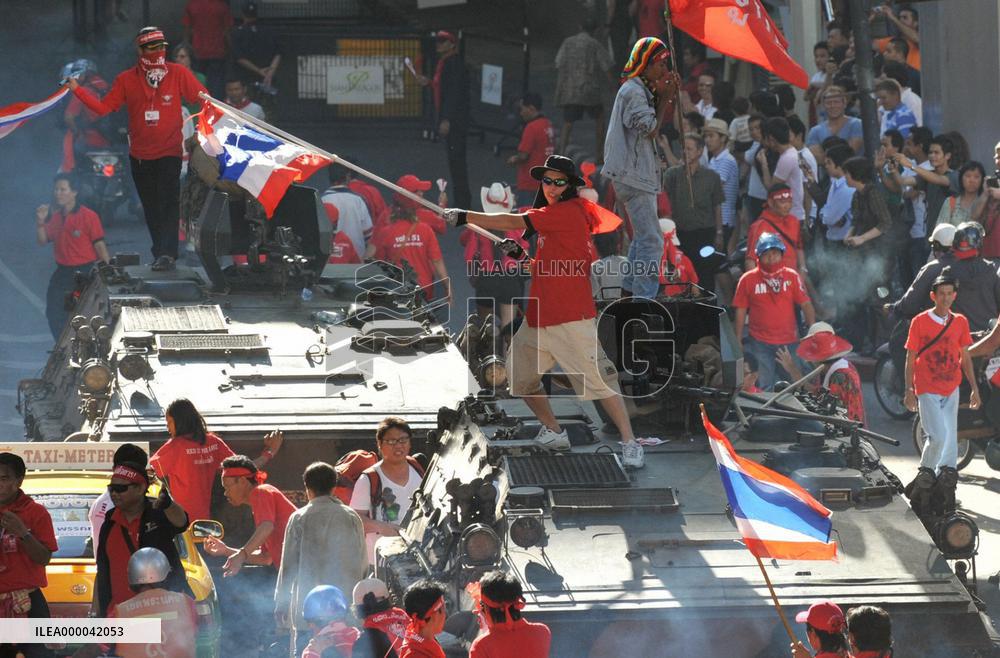 Thai gov't imposes state of emergency in Bangkok, surrounding are