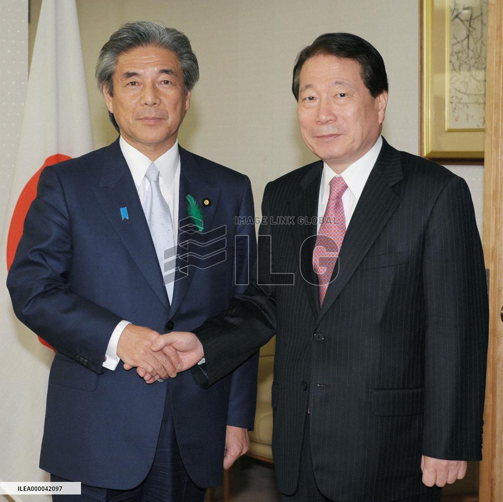 Japan, S. Korean foreign ministers meet, focus on N. Korea