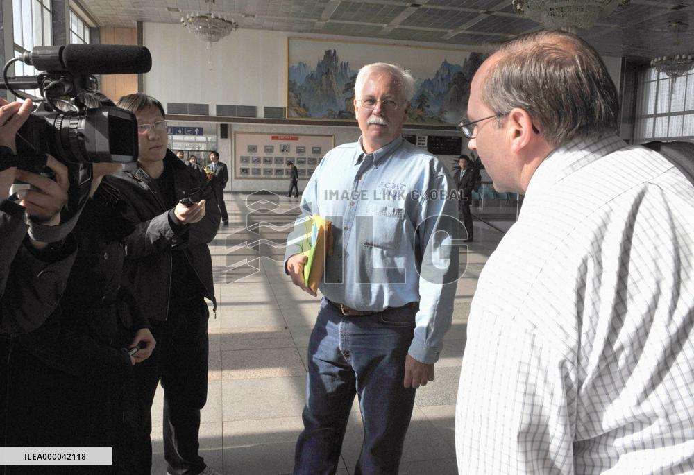 U.S. nuclear experts expelled from N. Korea arrive in Beijing