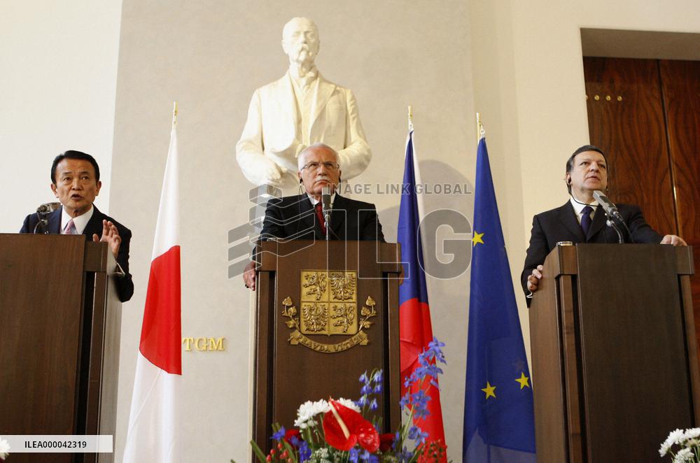 Japan, EU leaders agree to cooperate over new flu