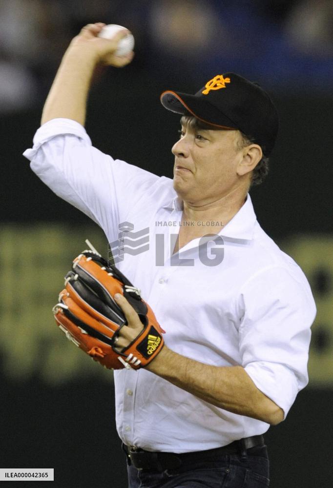 Tom Hanks throws ceremonial 1st pitch in Tokyo