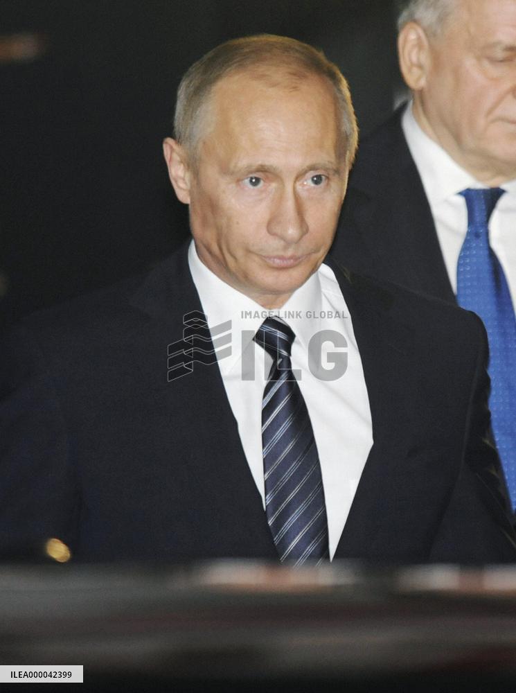 Putin arrives in Tokyo for talks with Aso