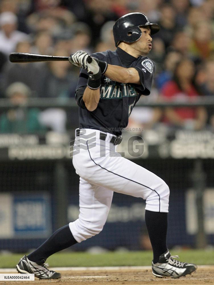 Ichiro hits 2 homers to lead Mariners over Red Sox