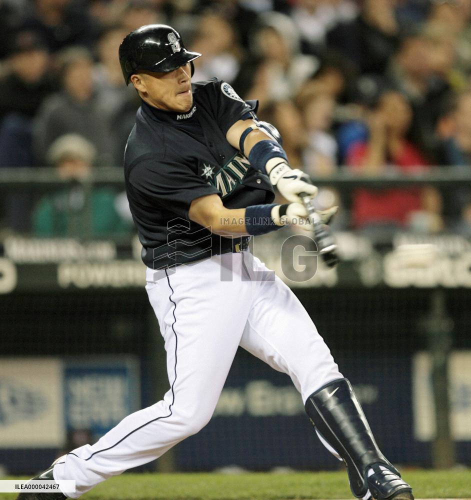 Ichiro hits 2 homers to lead Mariners over Red Sox