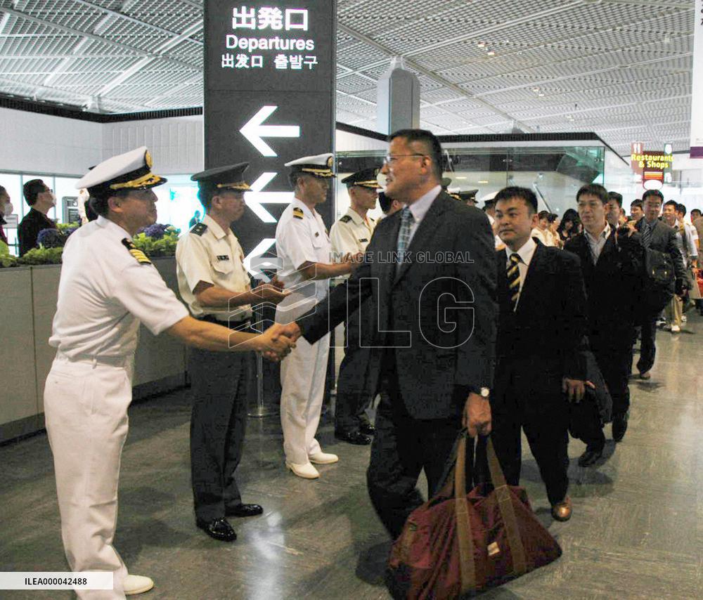 Advance team for antipiracy aircraft operations leaves Japan