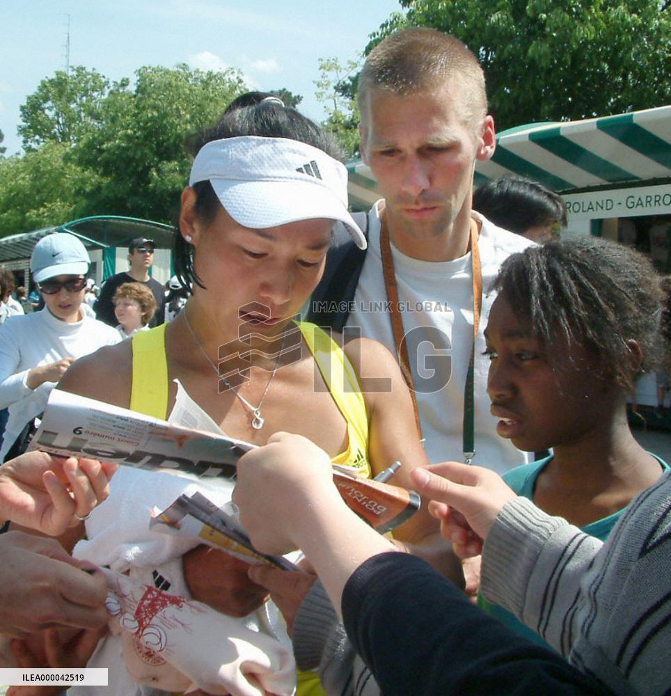 Injury-hit Date Krumm retires at French Open qualifiers