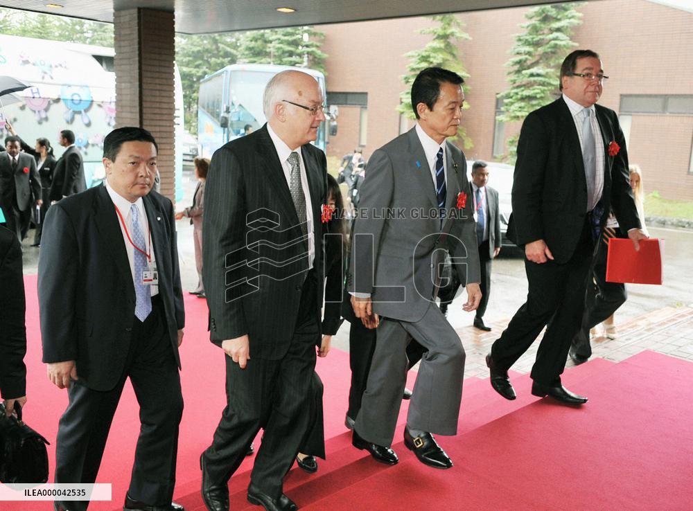 Japan, Pacific Islands Forum members end summit