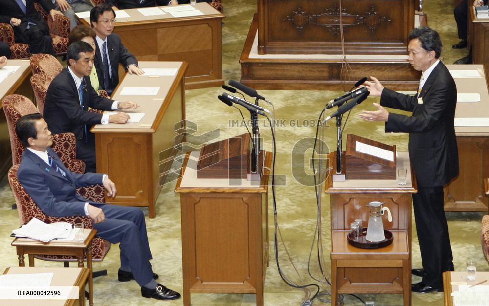 Aso, Hatoyama clash in 1st one-on-one Diet debate