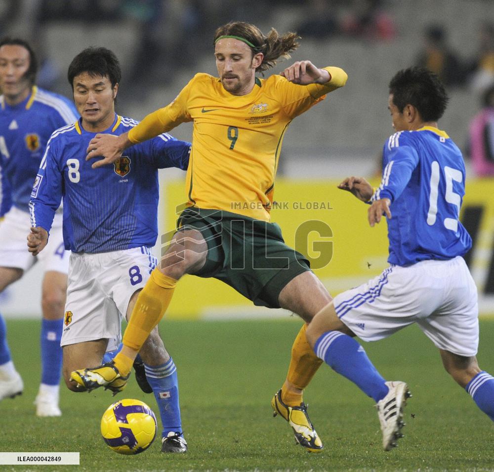 Japan lose 2-1 to Australia in World Cup q'fier