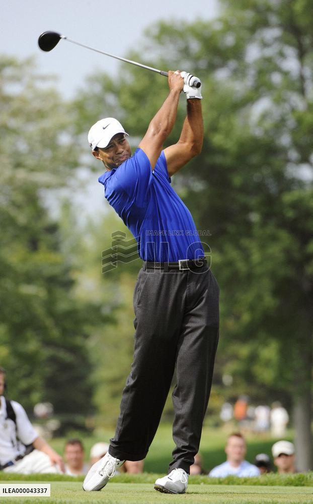 Tiger Woods retains top place at PGA C'ship