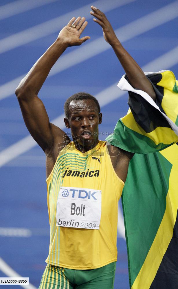 Bolt rewrites world record for men's 100m
