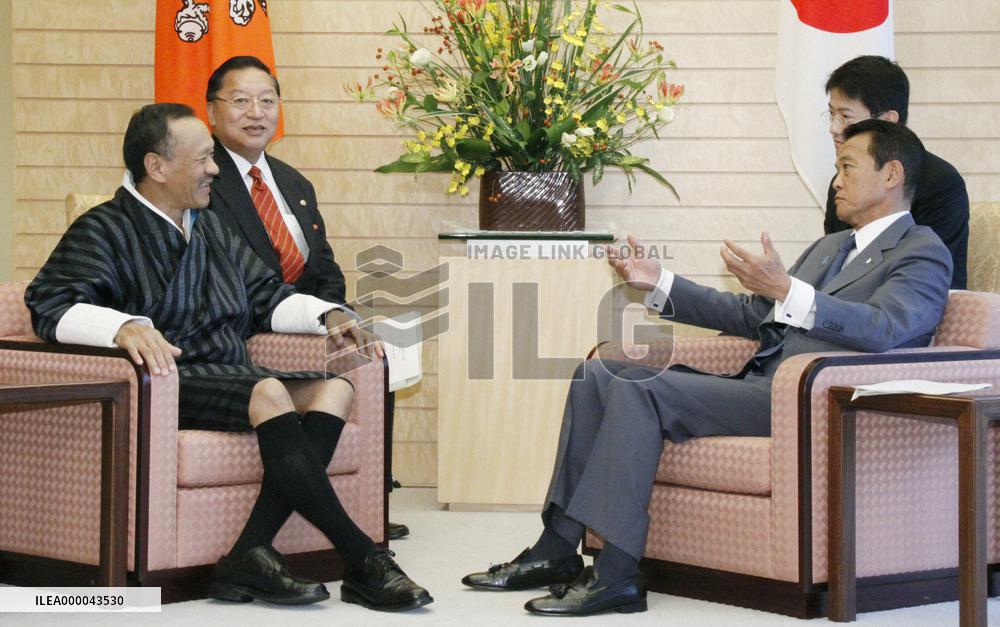 Bhutanese prime minister meets with Aso
