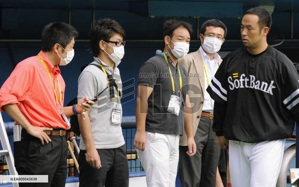 Flu fear hits press in ballpark